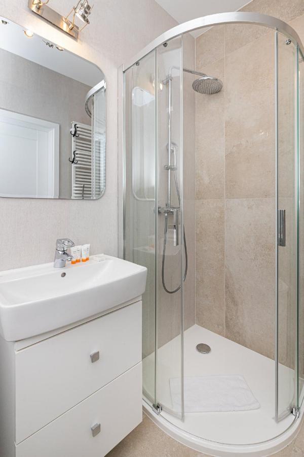 Plac Unii Apartment Gdynia City Centre By Noclegi Renters Ngoại thất bức ảnh
